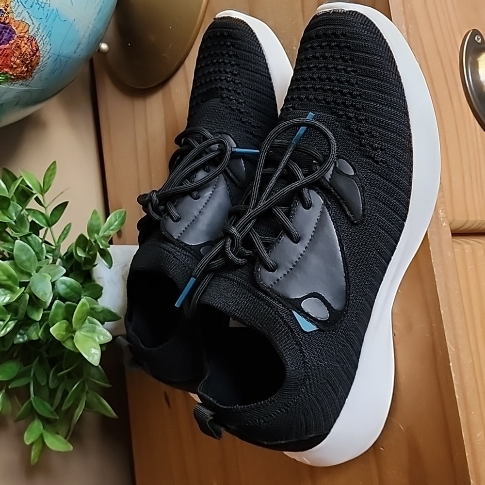 VESSI Size 9 Everyday Move Sneaker